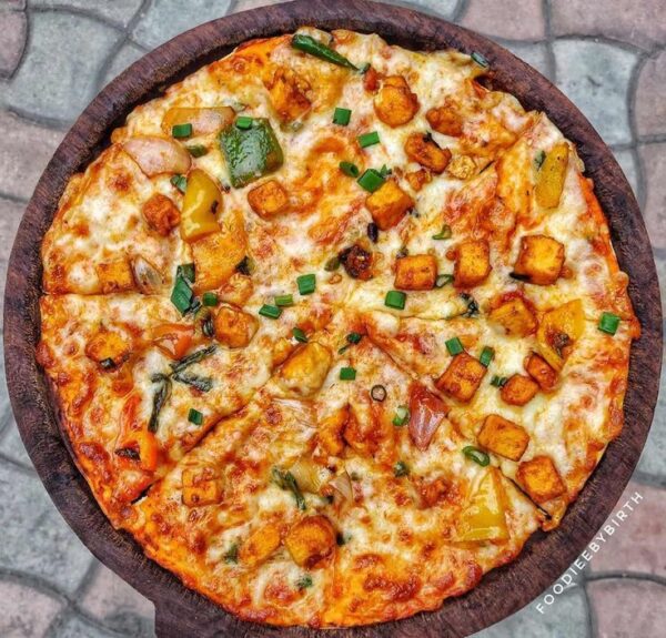 Paneer makhni pizza